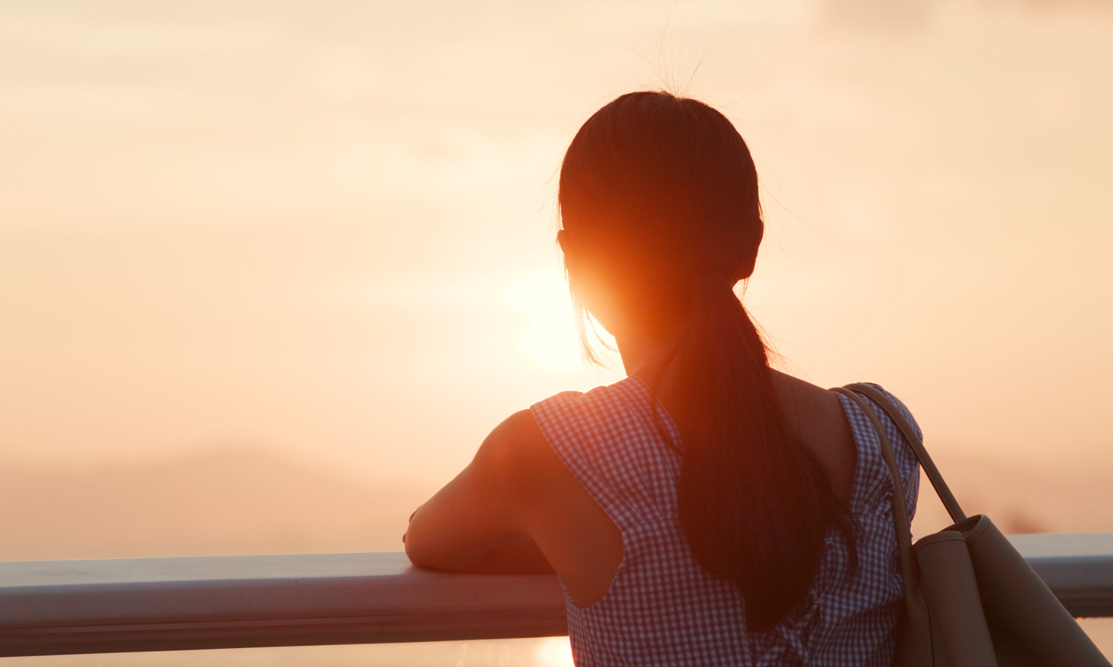 cropped-woman-looking-at-the-sunset-8MJHZVT-1-scaled-6.jpg